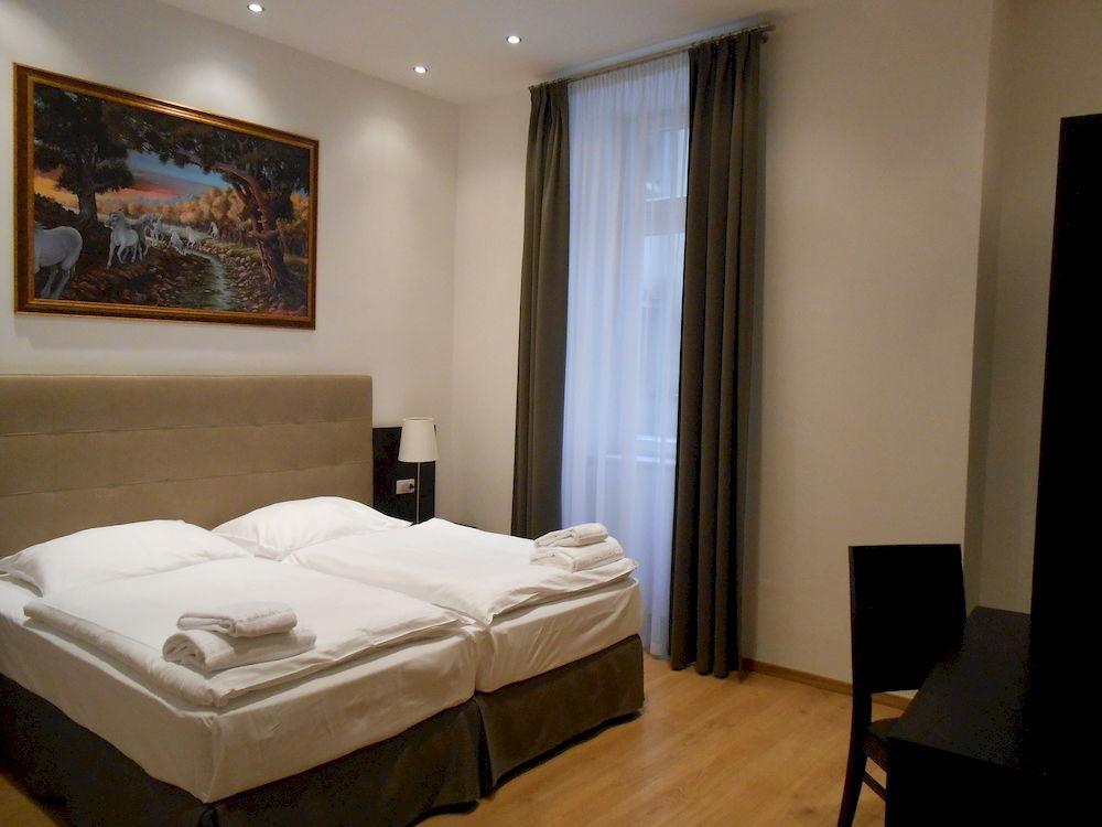 The Palace Suites And Apartments Prága Kültér fotó