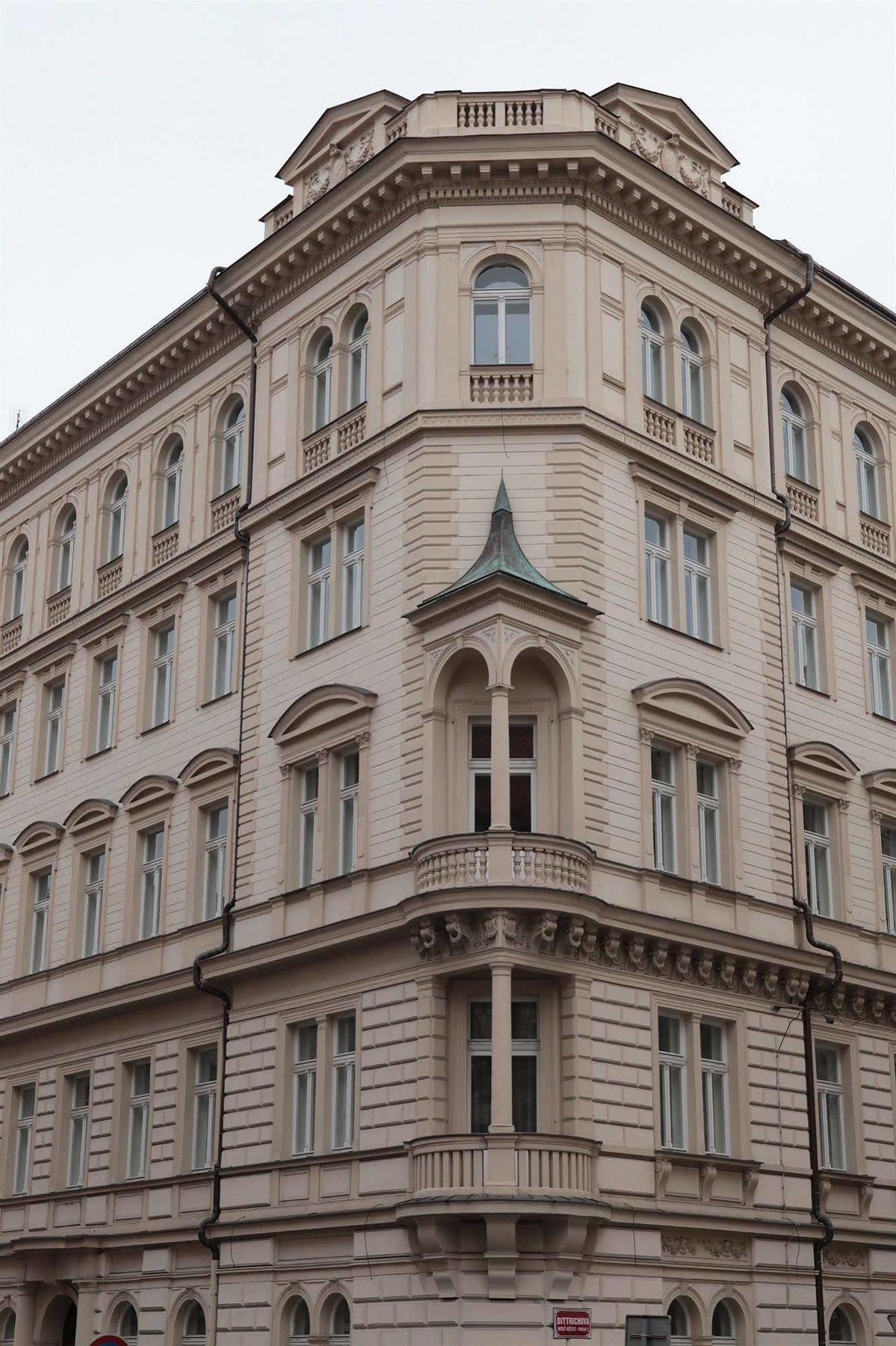 The Palace Suites And Apartments Prága Kültér fotó